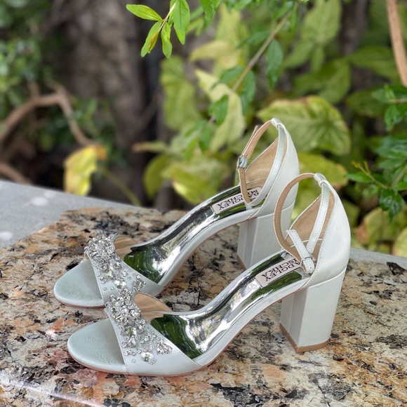 Badgley Mischka Tempest Embellished Block NWT
Heel Sandal size 7 - Picture 8 of 13
